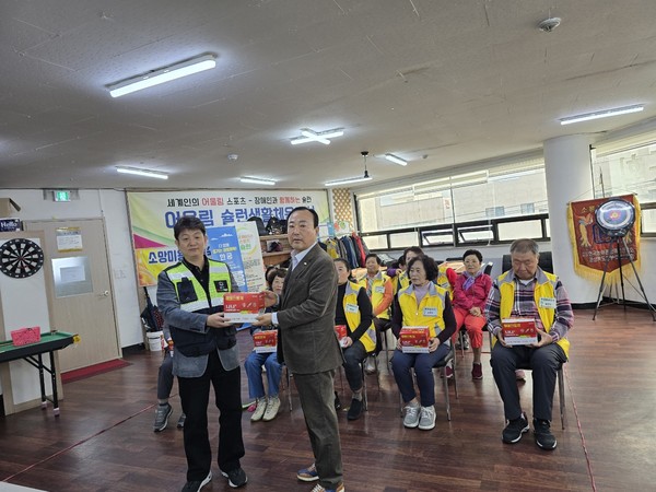 (사)한국농어촌장애인 포항시지회를 방문하여 기부물품 전달